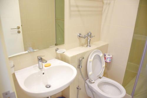 Two-Bedroom Deluxe Apartment with Balcony image 2