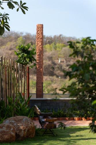 Otoczenie, Chuồn Chuồn Retreat in Phu Hai