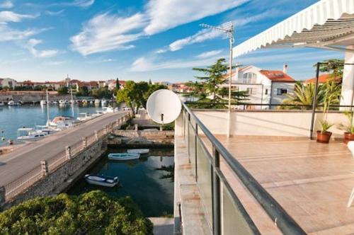 Amazing seaview apartment with a balcony near the beach - Kneza Trpimira I - image 14