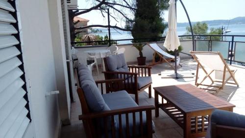 Amazing seaview apartment with a balcony near the beach - Kneza Trpimira I - image 11