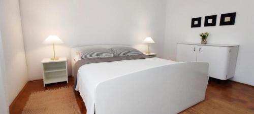 Amazing seaview apartment with a balcony near the beach - Kneza Trpimira I - image 10