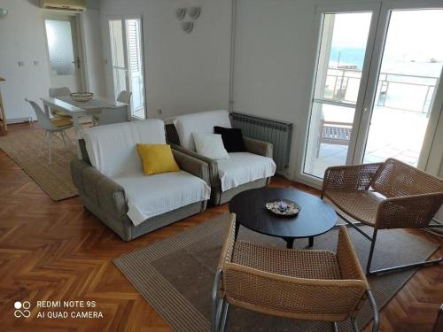 Amazing seaview apartment with a balcony near the beach - Kneza Trpimira I - image 12