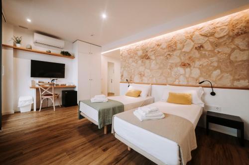 Double Room with Patio image 10