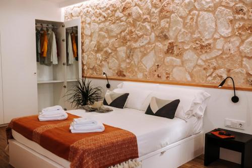 Standard Double Room image 8