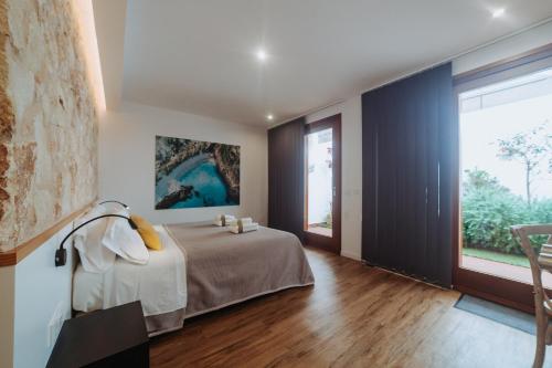 Double Room with Patio image 7