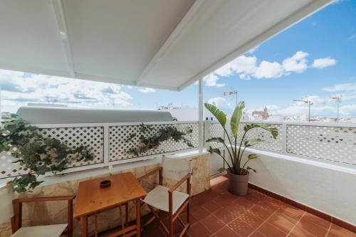 Double Room with Balcony image 6