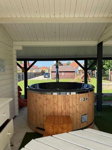 อ่างแช่น้ำร้อน, Tulipanos vendeghaz in เฟอร์ตอสเซนต์มิคลอส