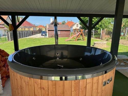 อ่างแช่น้ำร้อน, Tulipanos vendeghaz in เฟอร์ตอสเซนต์มิคลอส