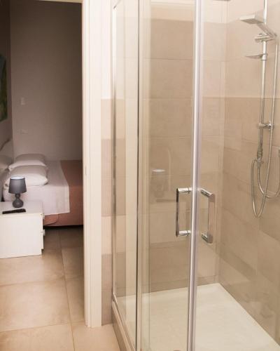 Double Room image 3