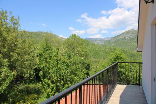 Skats, Spacious Holiday Home - Serene Village Near The Coast in Mojdež