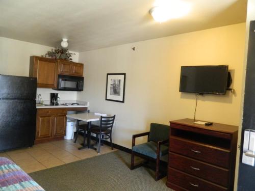Paris Extended Stay Suites in Paris, USA