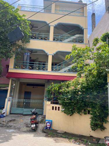 1 BHk GUEST HOUSE, Jāmb
