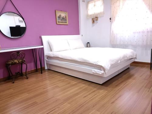 Standard Double Room image 10