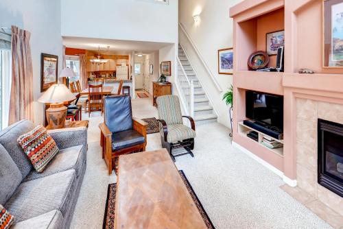 Three-Bedroom Spacious Condo 206 at Bay Club - image 9