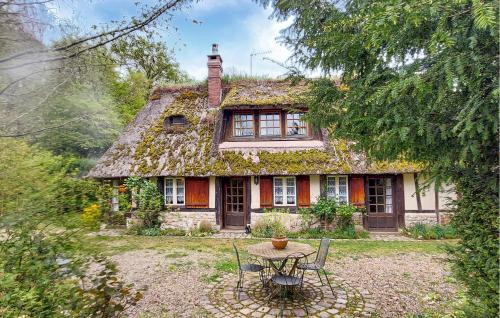 Awesome Home In Sainte-Opportune La Ma gîte à louer Les Granges