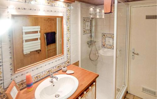 Bathroom, Awesome Home In Sainte-Opportune La Ma in Sainte-Opportune-la-Mare