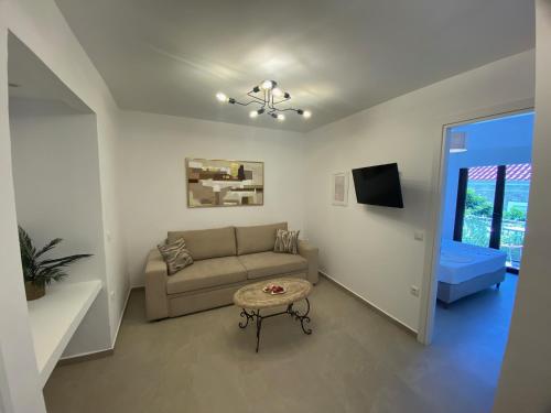 Central Hotel Room Type - One-Bedroom Family Apartment