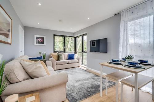 City Line Apartment 5