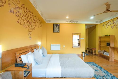 Deluxe Twin Room image 10