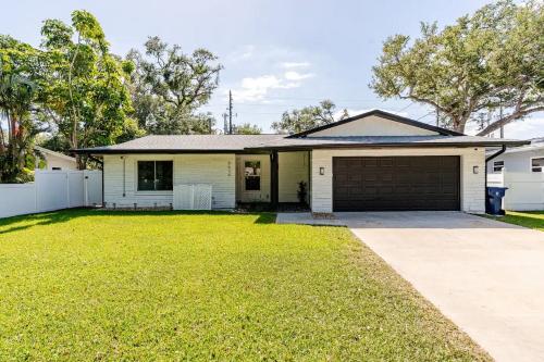 Villa Kailāsa - Pool, 6min drive to the Beach in Bay Pines, USA