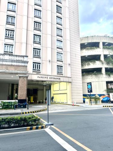 staycation near manila airport across NAIA terminal 3,13 min drive to terminal 2 and 1, Vexy Condote, Metro Manila