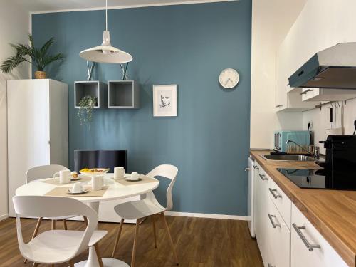Blue Apartment - Airport 8 min - AC - Smart TV, Janov (fotografie 3)