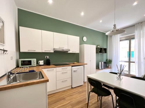Green Apartment - Airport 8 min - AC - Smart TV, Genova (foto 7)