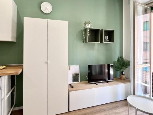 Green Apartment - Airport 8 min - AC - Smart TV, Genova (foto 10)