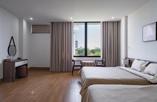 Quadruple Room image 9