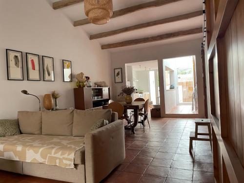 Maison de village avec piscine à 10 min de la plage Costa Brava (Maison de village avec piscine a 10 min de la plage Costa Brava) in 聖菲拉德圭魯斯