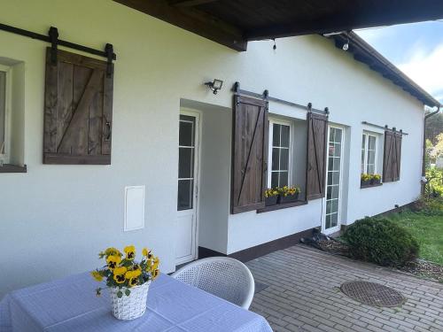 Зовнішній вигляд готелю, Mokaba Agroturystyka in Stara Kiszewa