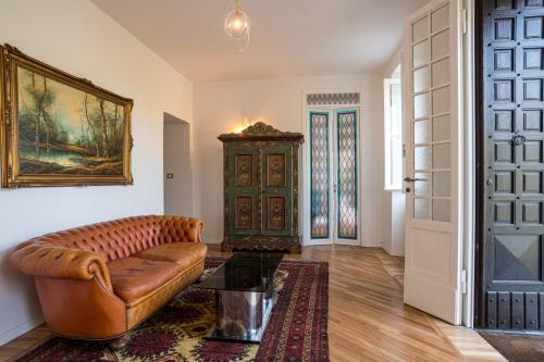 Guest Host - Stylish and bright apartment with private garden