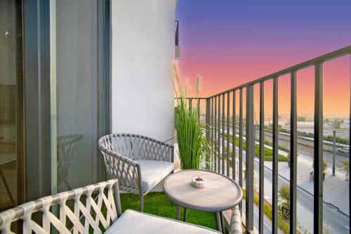 Peaceful Golfville 1BR - Near Mall, Park and Crib, Dubai (Foto 2)
