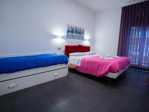 Quadruple Room with Balcony image 10