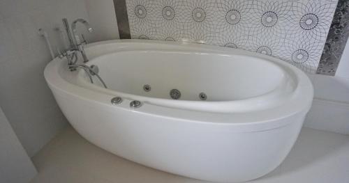 Hot tub, Villa Lux Radovici in Radovici