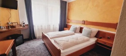Doppelbett - Gästezimmer - 11min von Gießen 8,4km in Fernwald-Steinbach in Steinbach, Deutschland