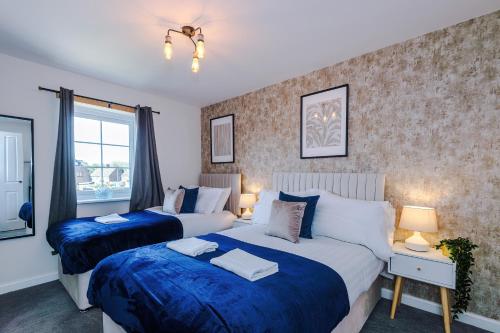 Speke Rd - Sleeps 8 - 5 Beds 1 sofa bed - 2 bath Luxury Liverpool Speke Halewood Driveway parking -  – khách sạn tại Sân bay Liverpool
