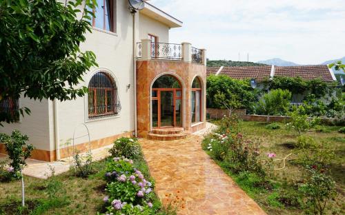 Garden, Villa Lux Radovici in Radovici