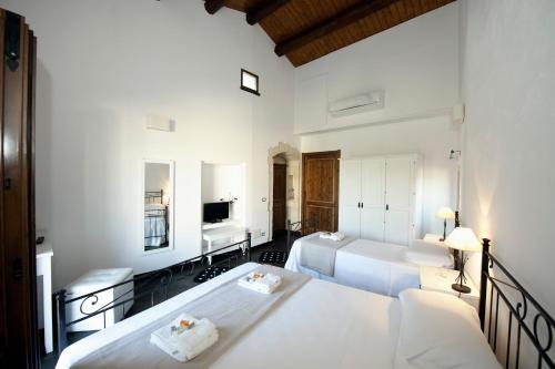 1 queen bed, 1 twin bed