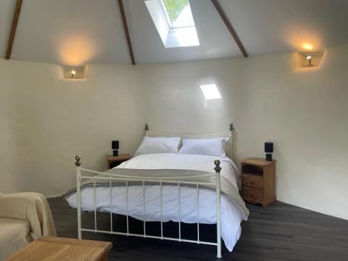 Buzzards Nest Glamping Holly in Higher Wambrook