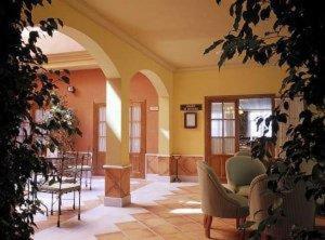 Puerta de la Villa Ideally located in the Grazalema area, Puerta de la Villa promises a relaxing and wonderful visit. The property offers a wide range of amenities and perks to ensure you have a great time. Service-mind