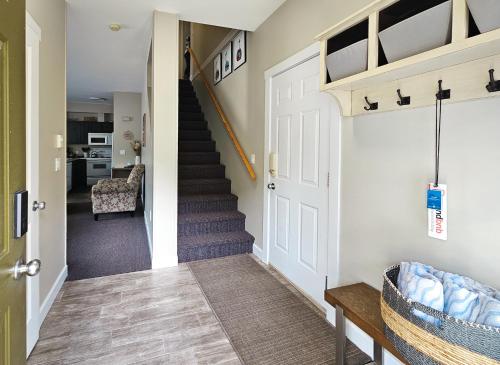 Aurora Townhomes by StayIn in พาโนรามา (BC)