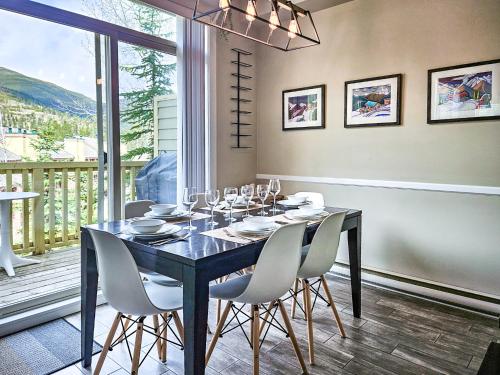 บริการและสิ่งอำนวยความสะดวก, Aurora Townhomes by StayIn in พาโนรามา (BC)