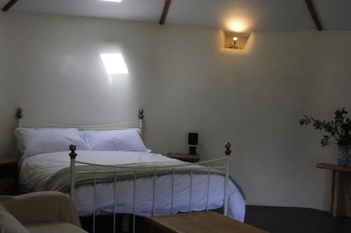 Buzzards Nest Glamping Holly in Higher Wambrook