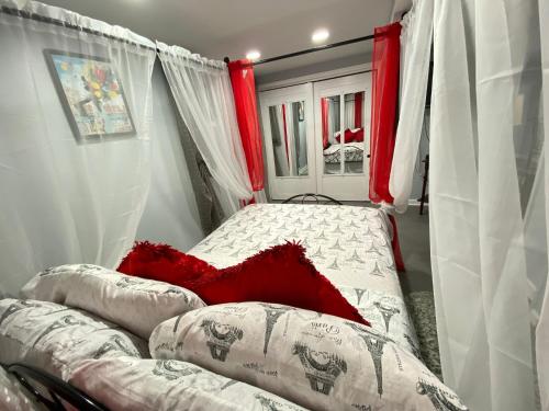 Nice 2 Bedrooms apartment at 15 minutes to New York excellent bus transportation in North Bergen, USA