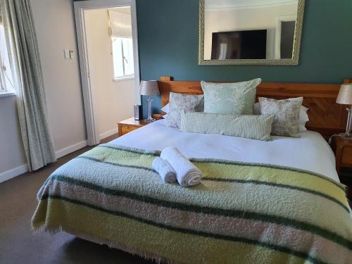 Standard Double or Twin Room image 1