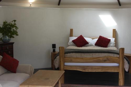 Buzzard's Nest Glamping Oak in Higher Wambrook