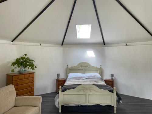Hotelli välisilme, Buzzard's Nest Glamping Walnut in Higher Wambrook
