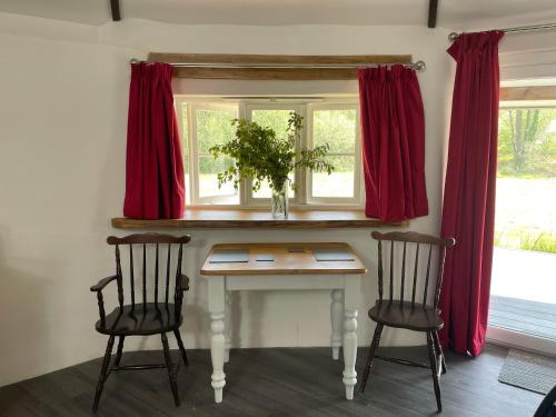 Hotelli välisilme, Buzzard's Nest Glamping Walnut in Higher Wambrook