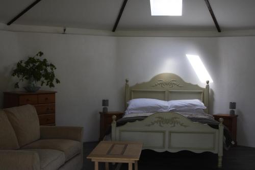 Hotelli välisilme, Buzzard's Nest Glamping Walnut in Higher Wambrook